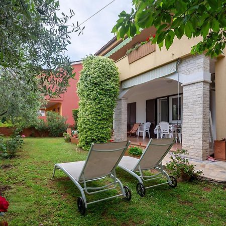 Apartments Mirella Новиград Экстерьер фото