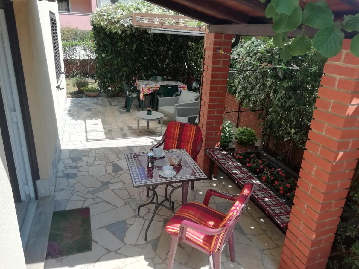 Apartments Mirella Новиград Экстерьер фото