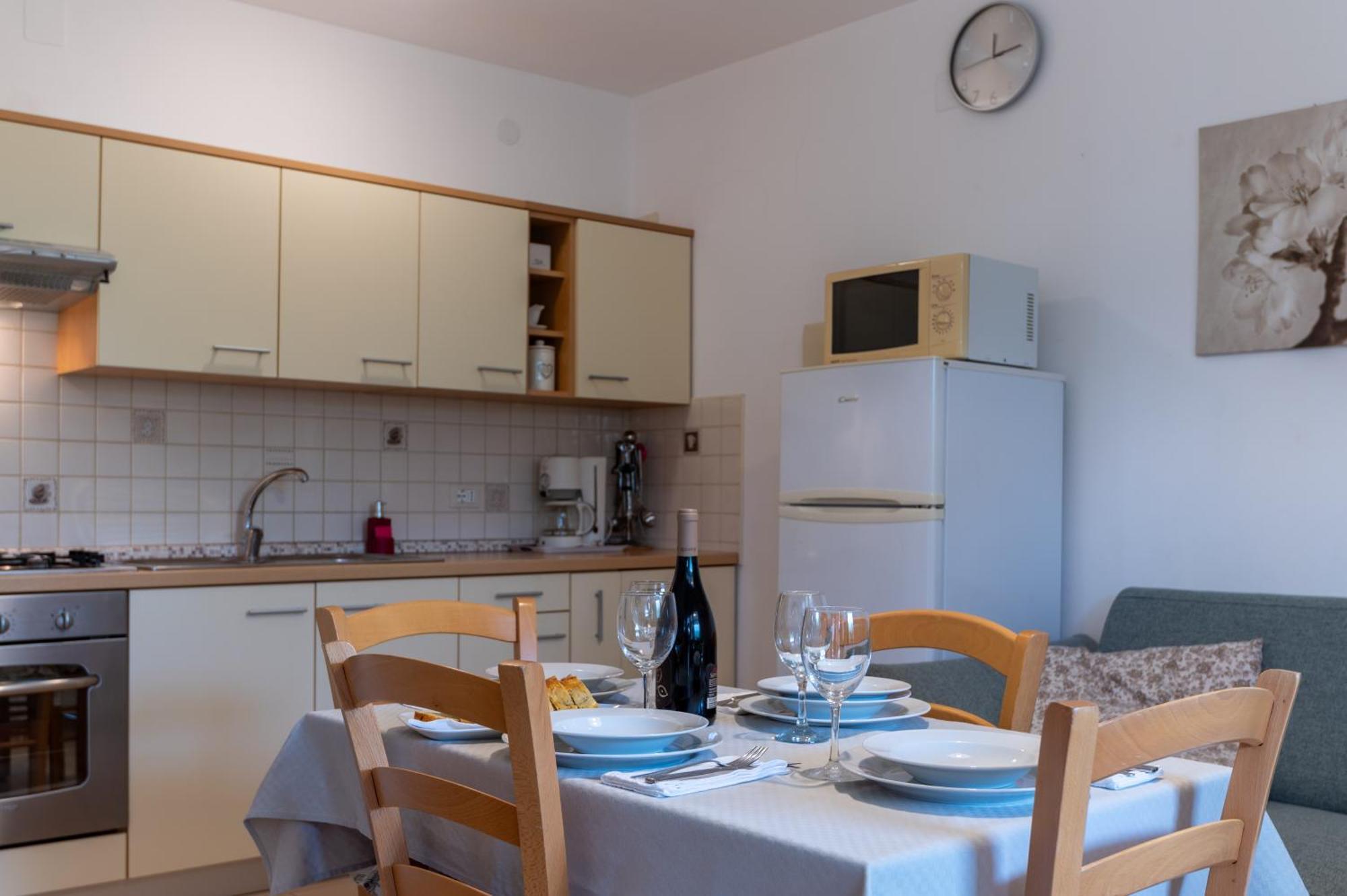 Apartments Mirella Новиград Экстерьер фото