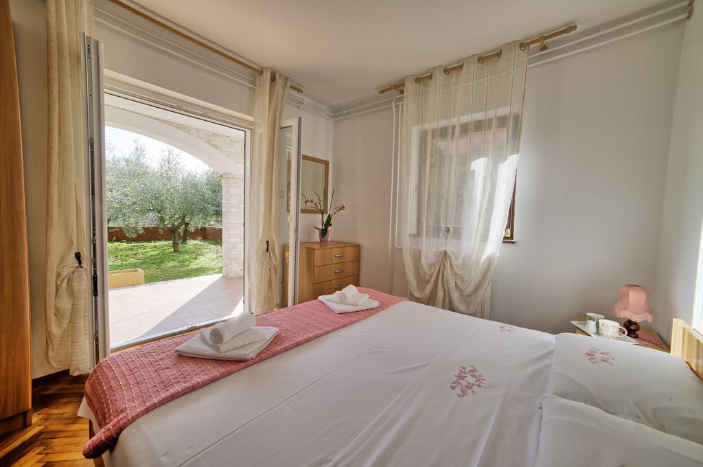 Apartments Mirella Новиград Экстерьер фото