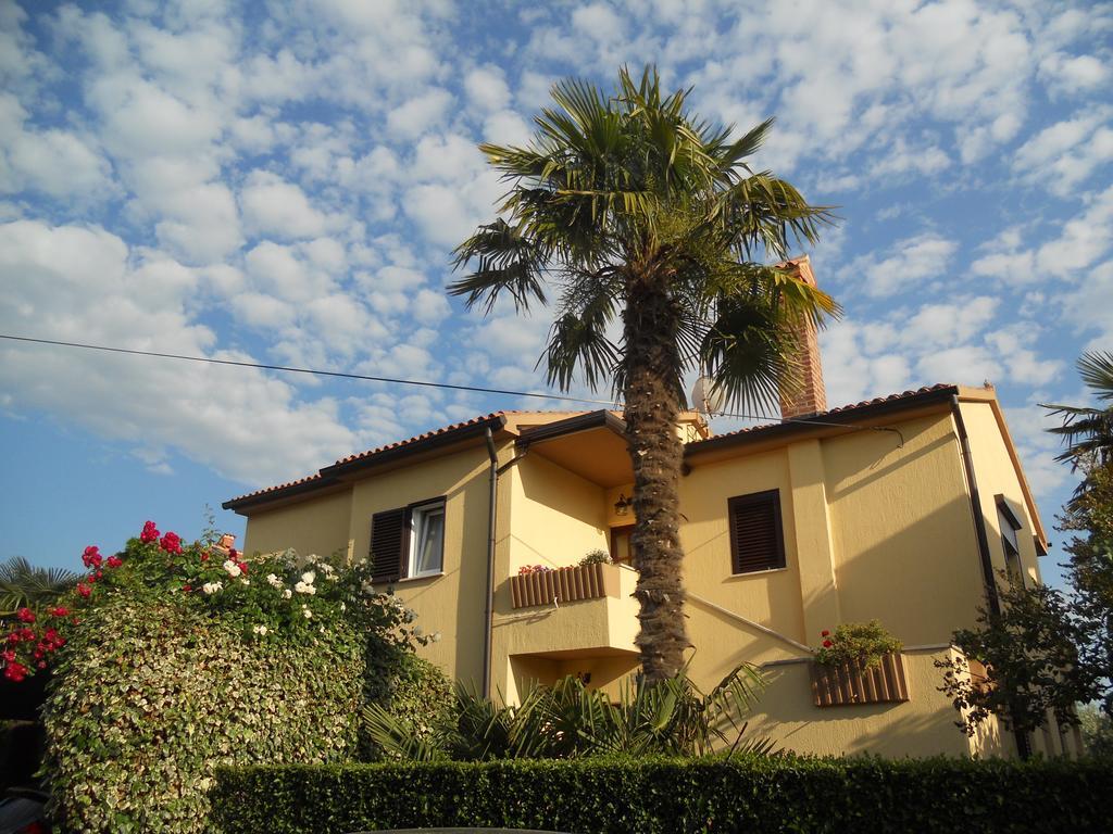 Apartments Mirella Новиград Экстерьер фото